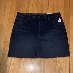 Button fly dark wash denim skirt